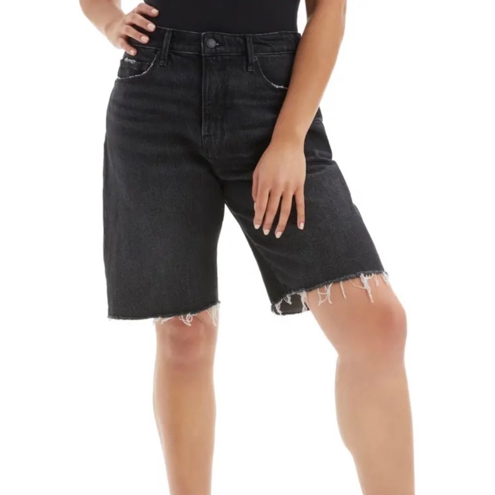 GOOD AMERICAN Black Iconic 90’s Good Bermuda Raw Hem Shorts